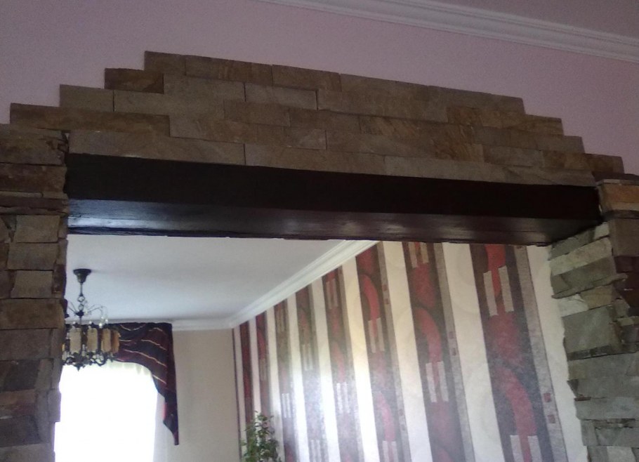 Отделка дверного проема досками