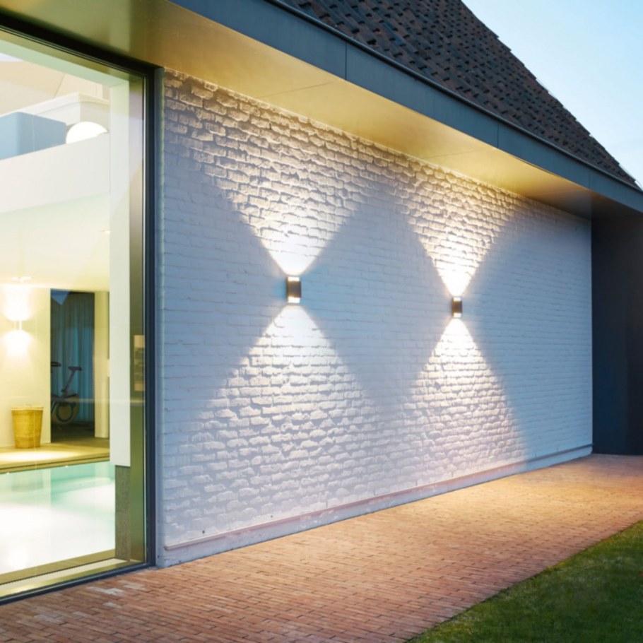 Подсветка современного фасада