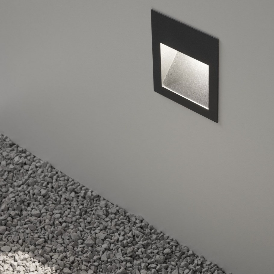 Светильник встраиваемый в стену