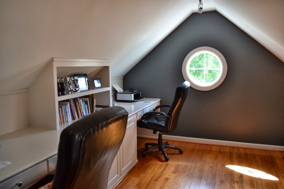 Стеллаж на мансарде