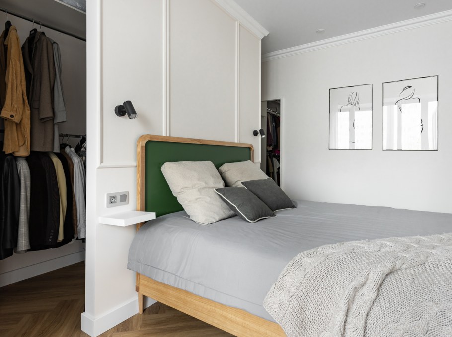 Шкаф вокруг кровати в спальне