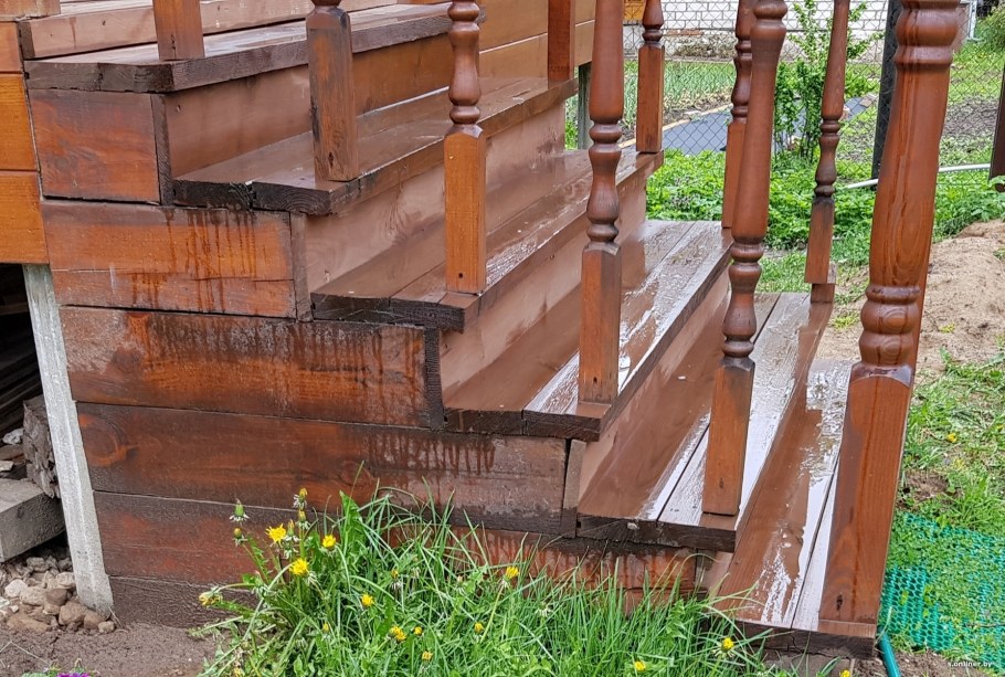 Ступеньки на веранду