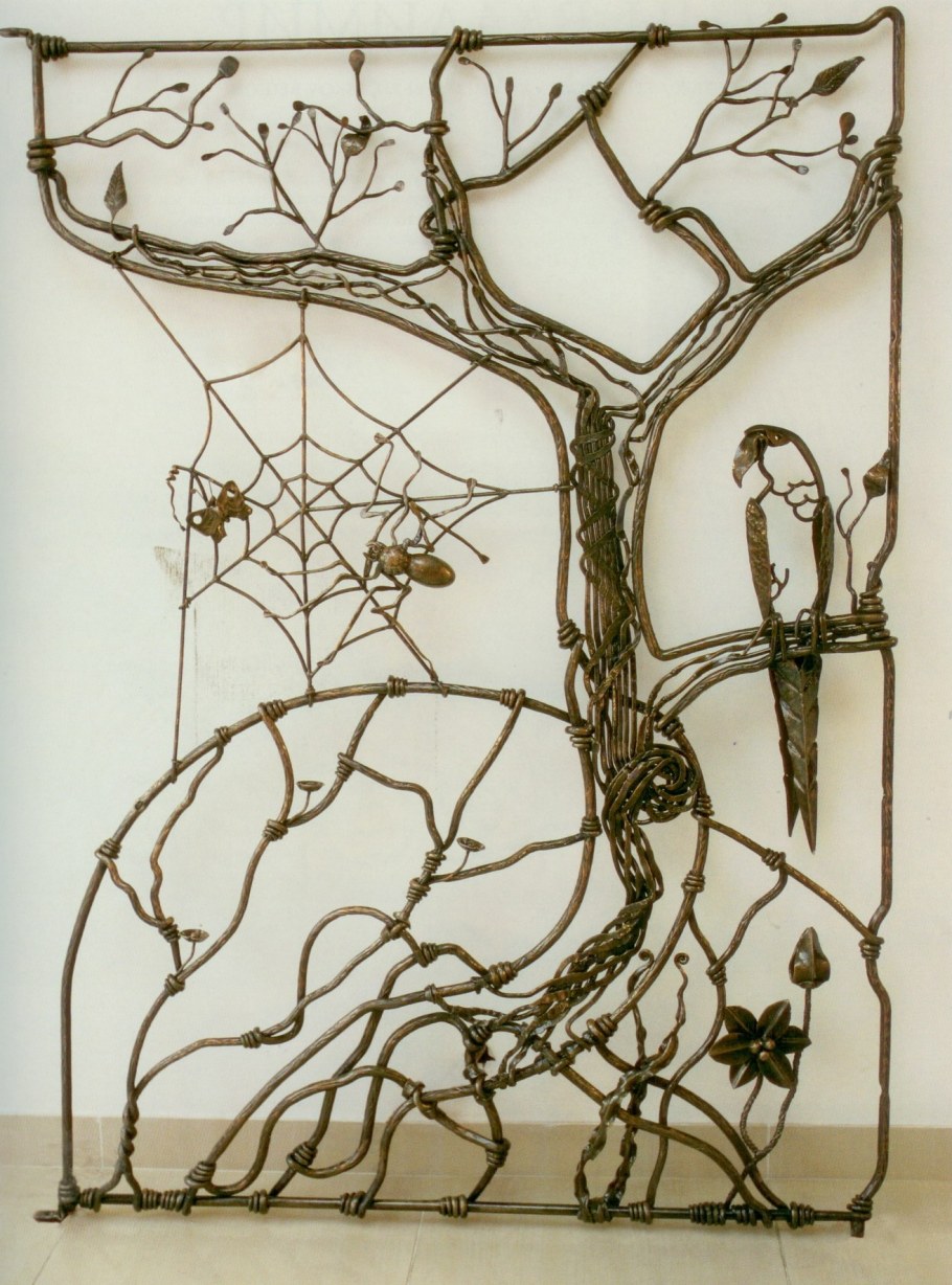 Кованое дерево на стену