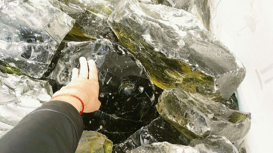 Стеклянные глыбы