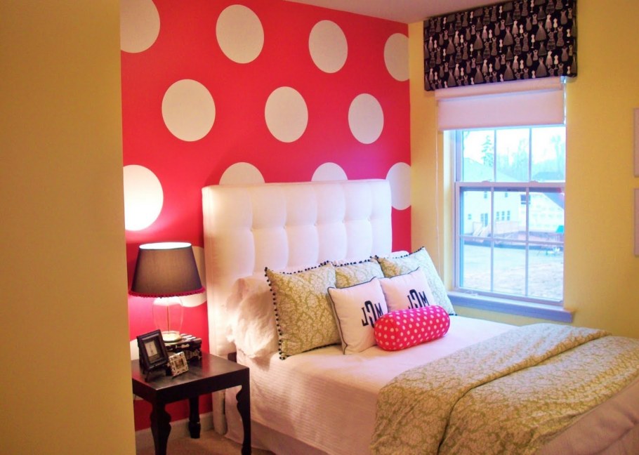 Кровать двуспальная в маленькую комнату