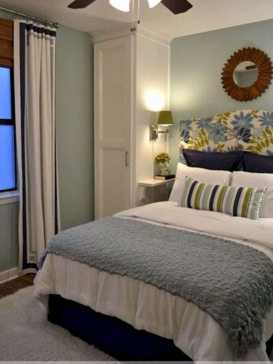 Обои в маленькую комнату спальню