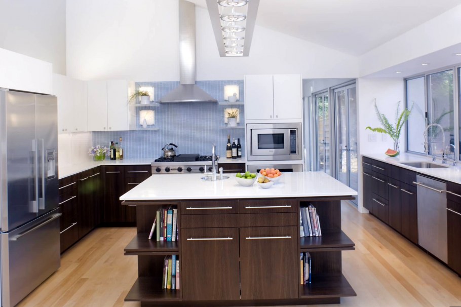 Квадратная кухня с островом