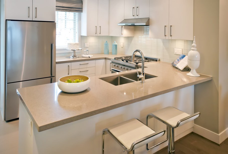 Кухонный остров с раковиной