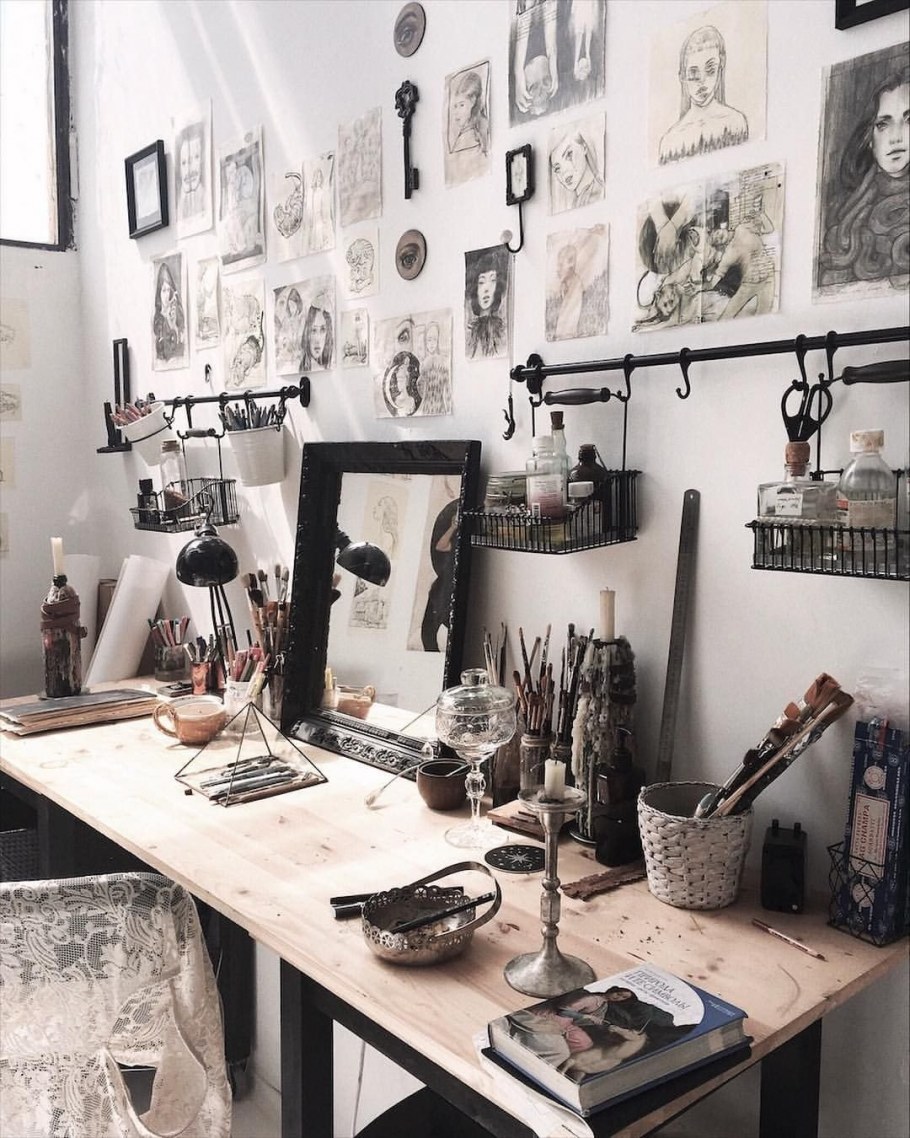 Рабочее место швеи в квартире