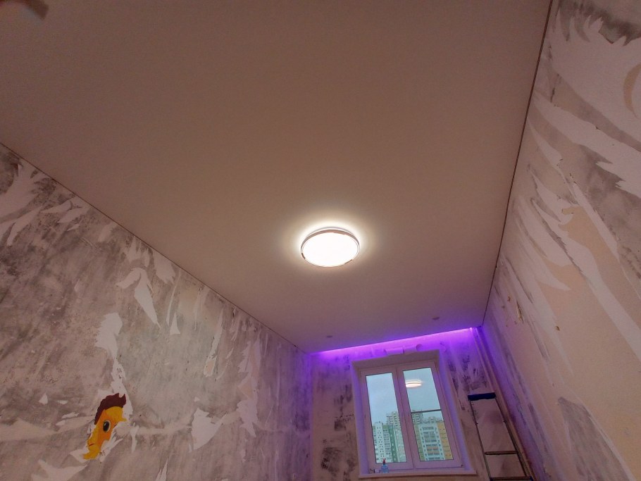 Натяжные потолки с РГБ