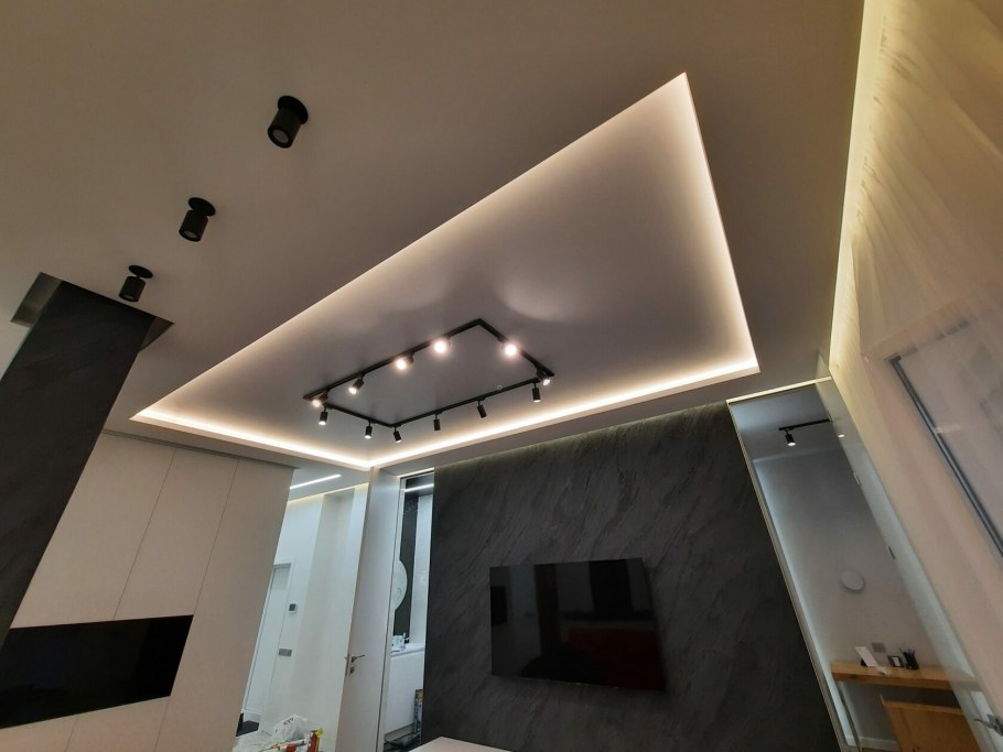 Двухуровневый потолок с прямыми углами