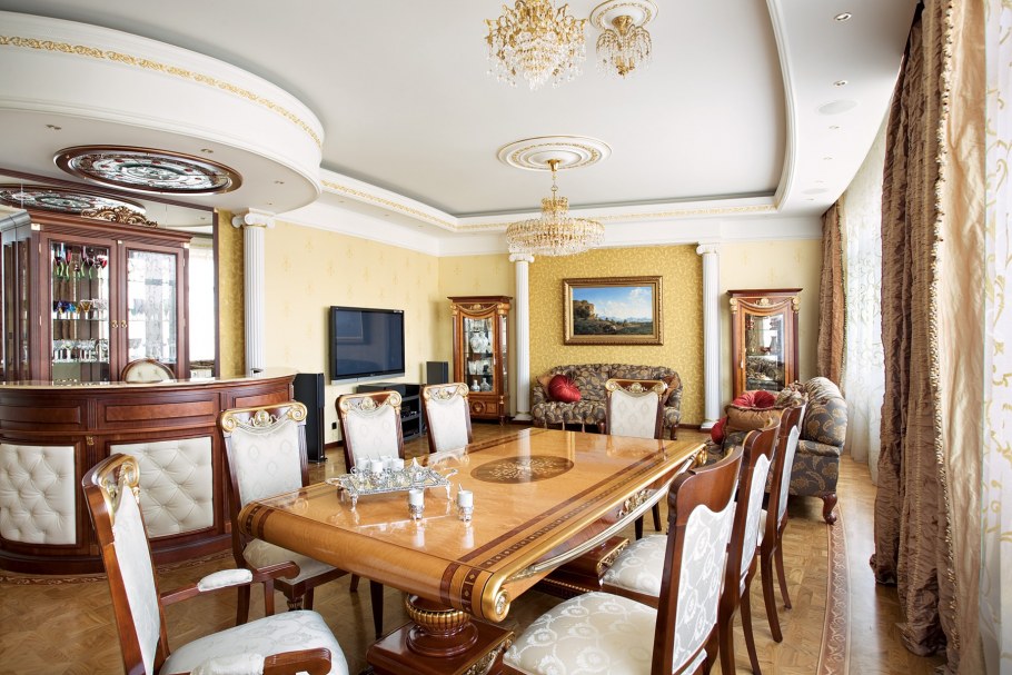 Столовая комната в классическом стиле