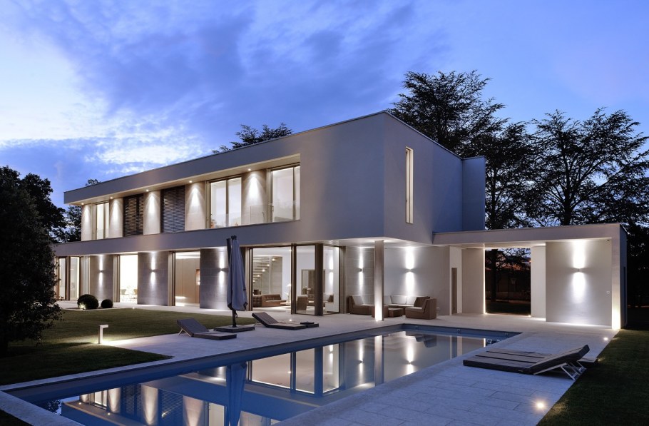 Дом с гаражом в стиле Минимализм