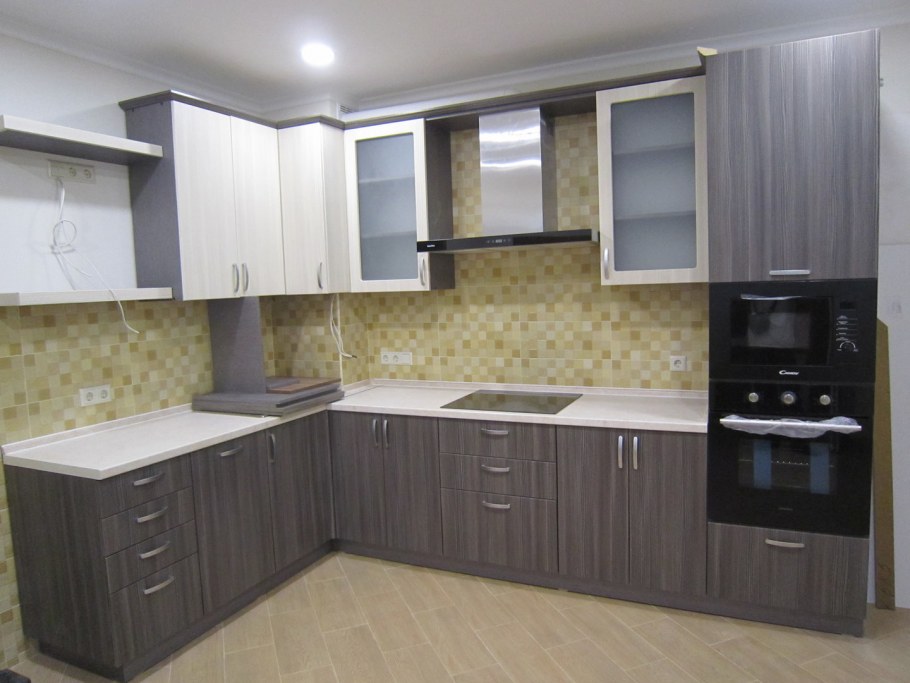 Гарнитур светлый верх темный низ