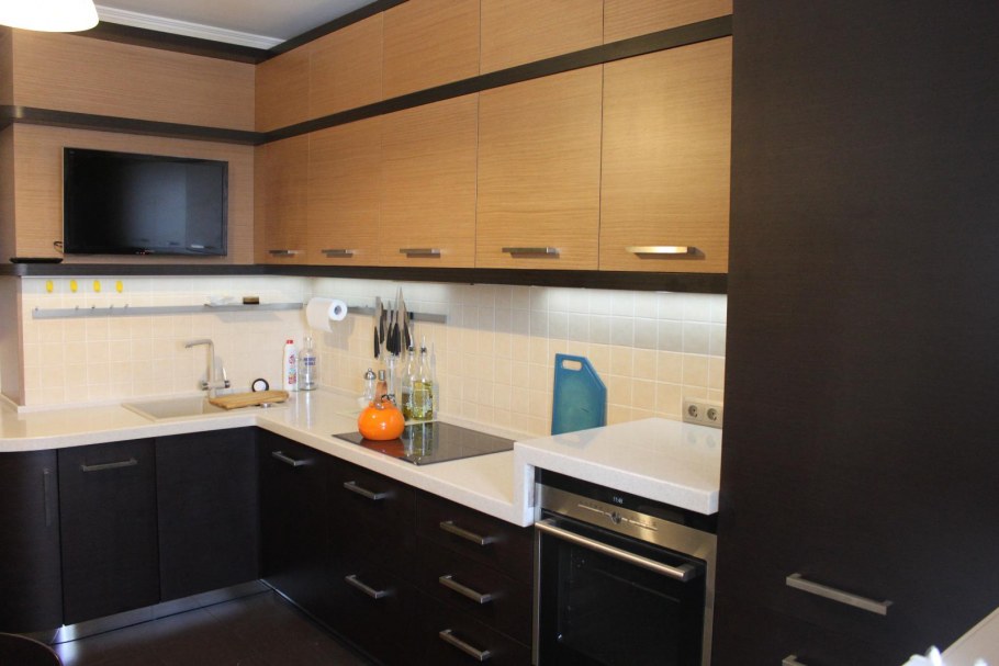 Кухня серая светлый верх темный низ