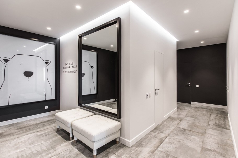 Прихожая с зеркалом в современном стиле