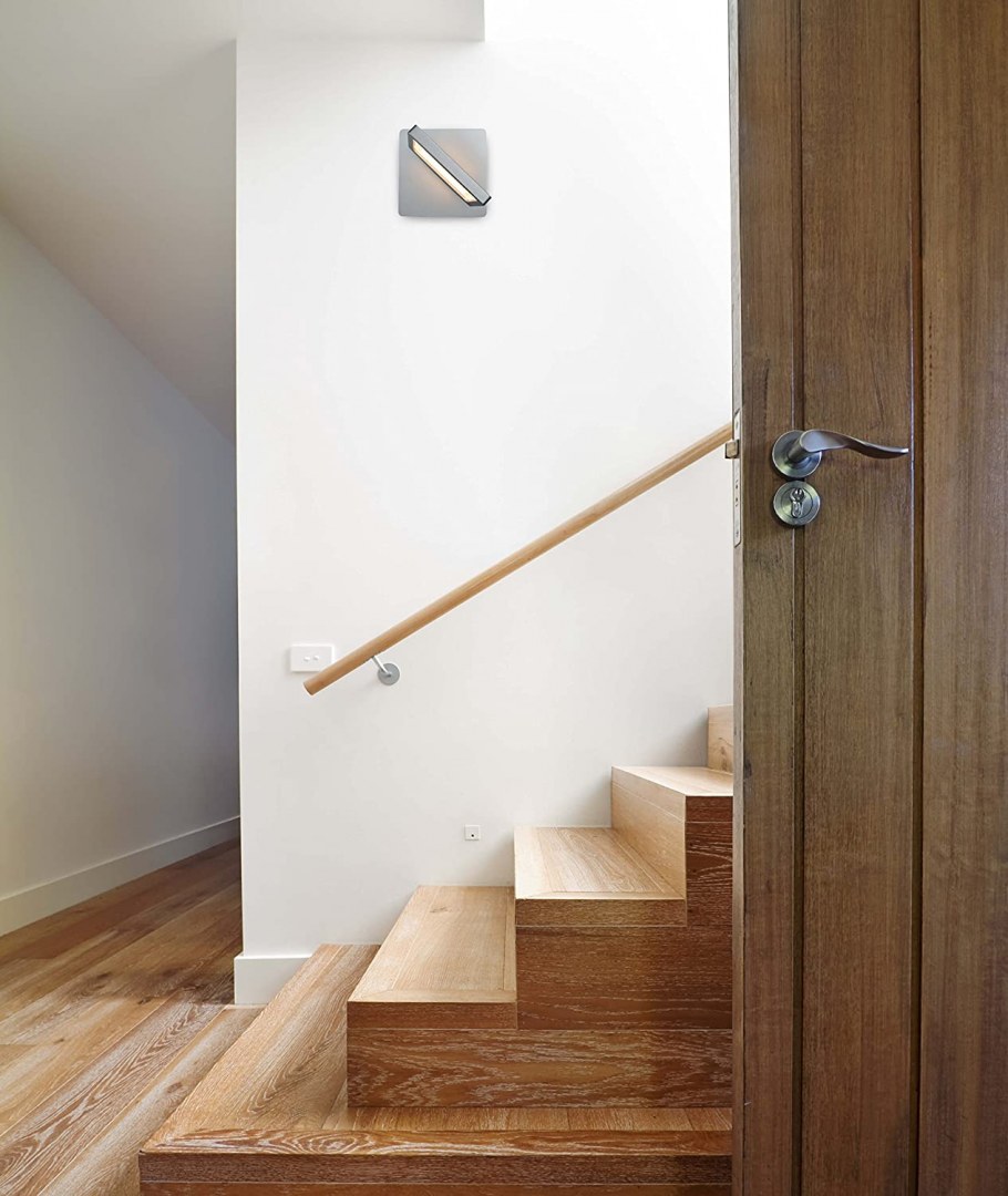 Прихожая в двухэтажном доме