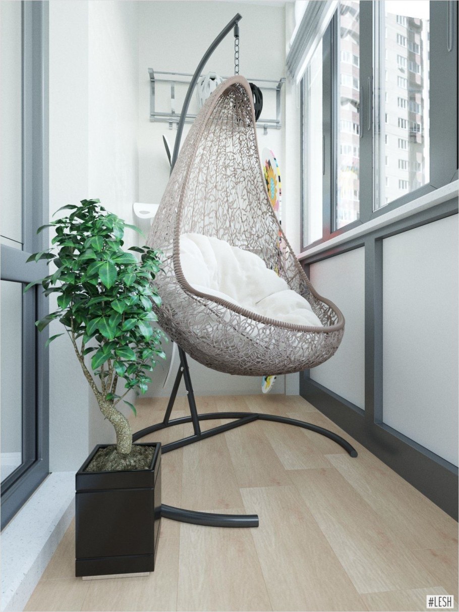 Гамак на маленьком балконе