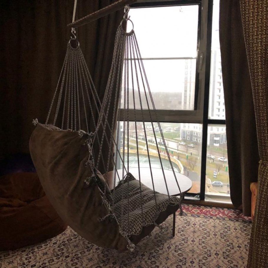 Подвесное кресло на лоджии