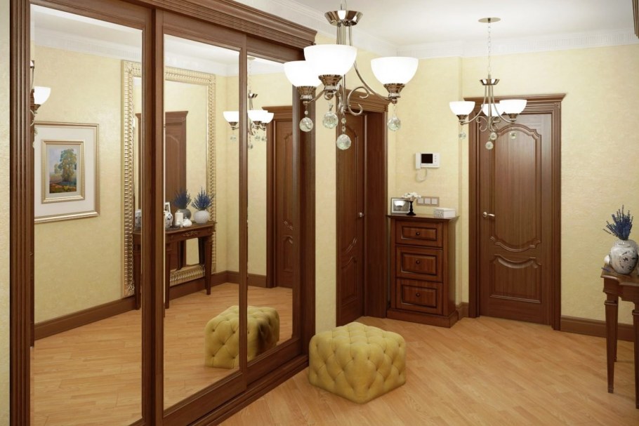 Большая квадратная прихожая