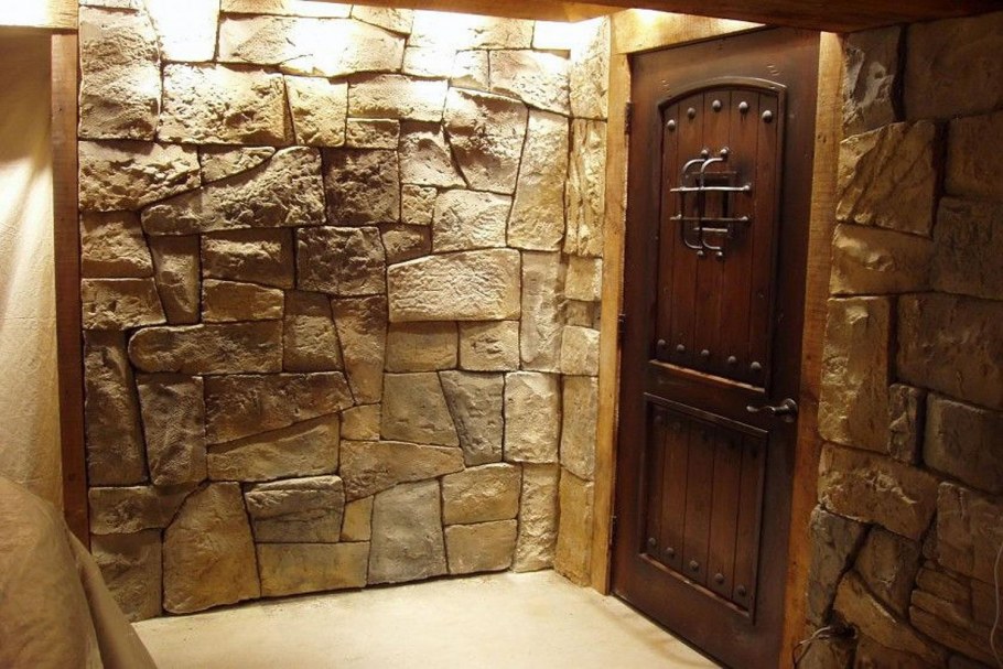 Природный камень в гостиной