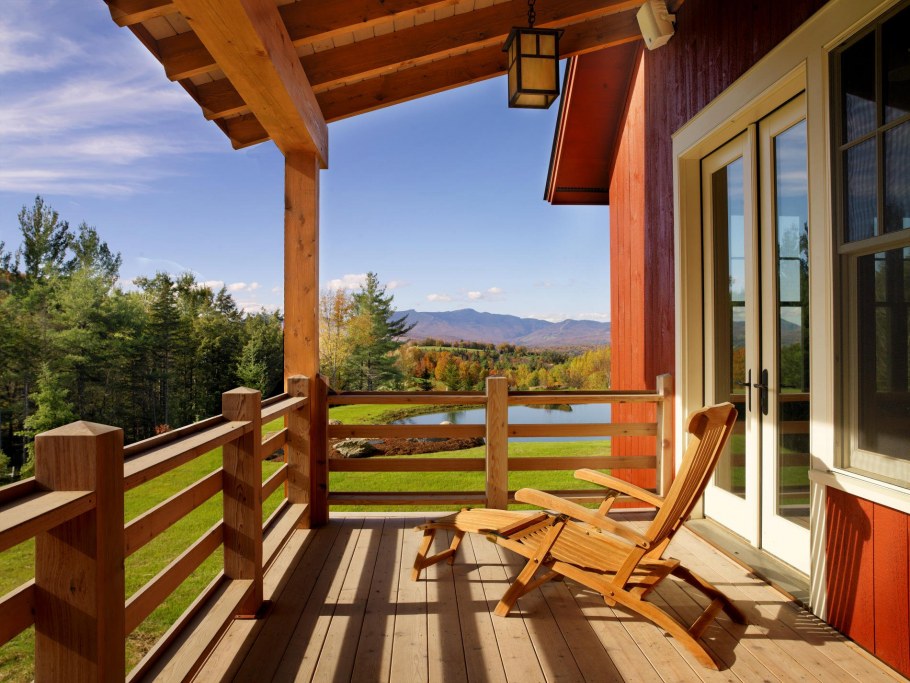 Веранда к деревянному дому