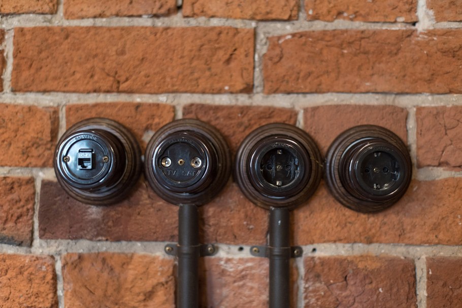 Розетки и выключатели в стиле лофт