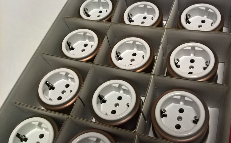 Интерьер с открытой проводкой