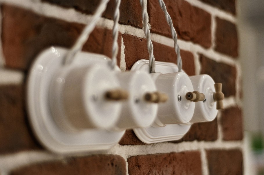 Рамки в стиле лофт в интерьере