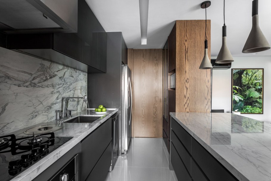 Мрамор в интерьере кухни