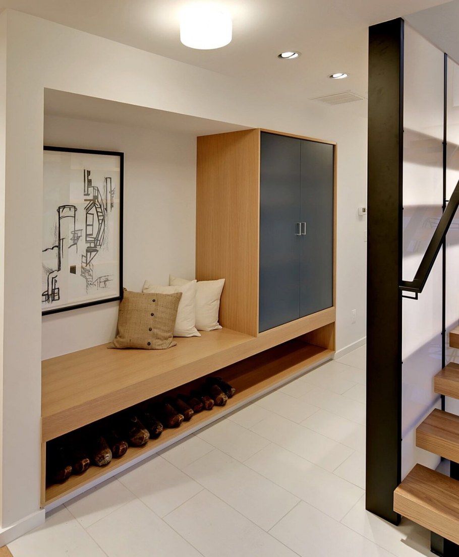 Прихожая со встроенным шкафом