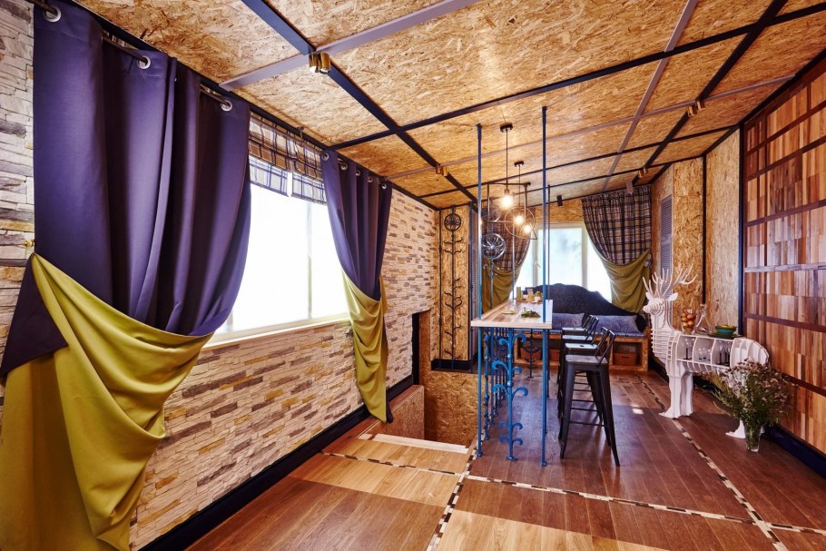 Деревянная веранда внутри