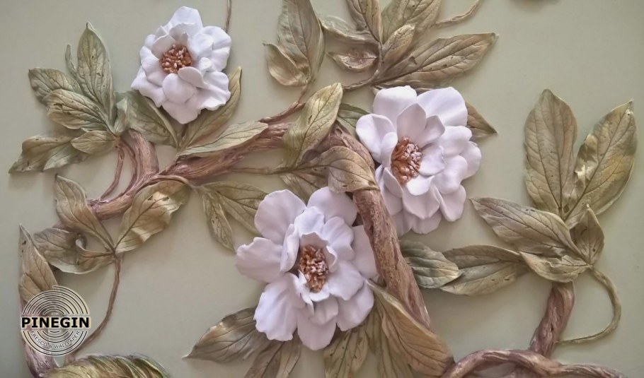 Лепнина цветы на стене