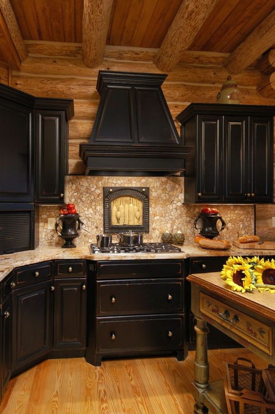 Кухонный гарнитур в деревянном доме