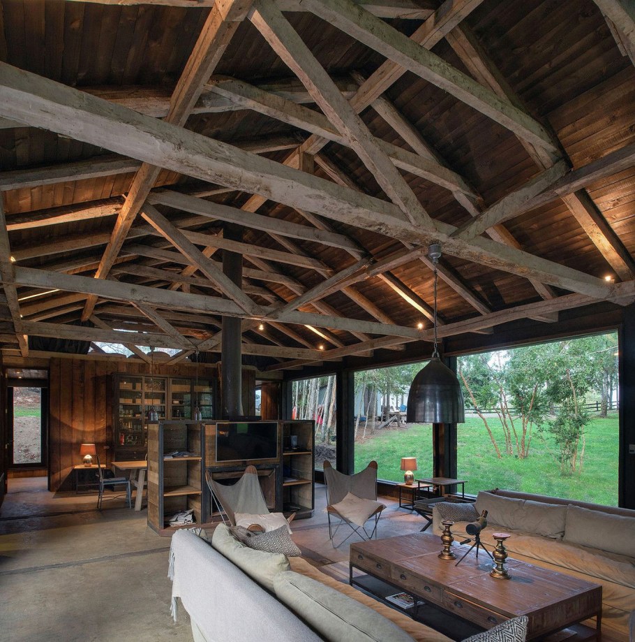 Дом в стиле амбара Barn House
