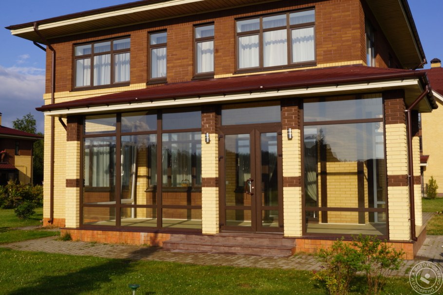 Веранда остекленная к дому