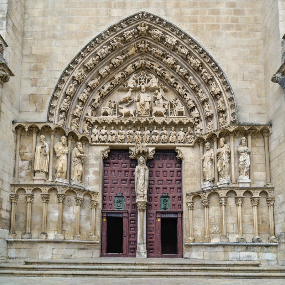 Собор в Бургосе фасад