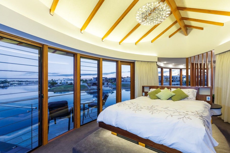 Панорамная спальня