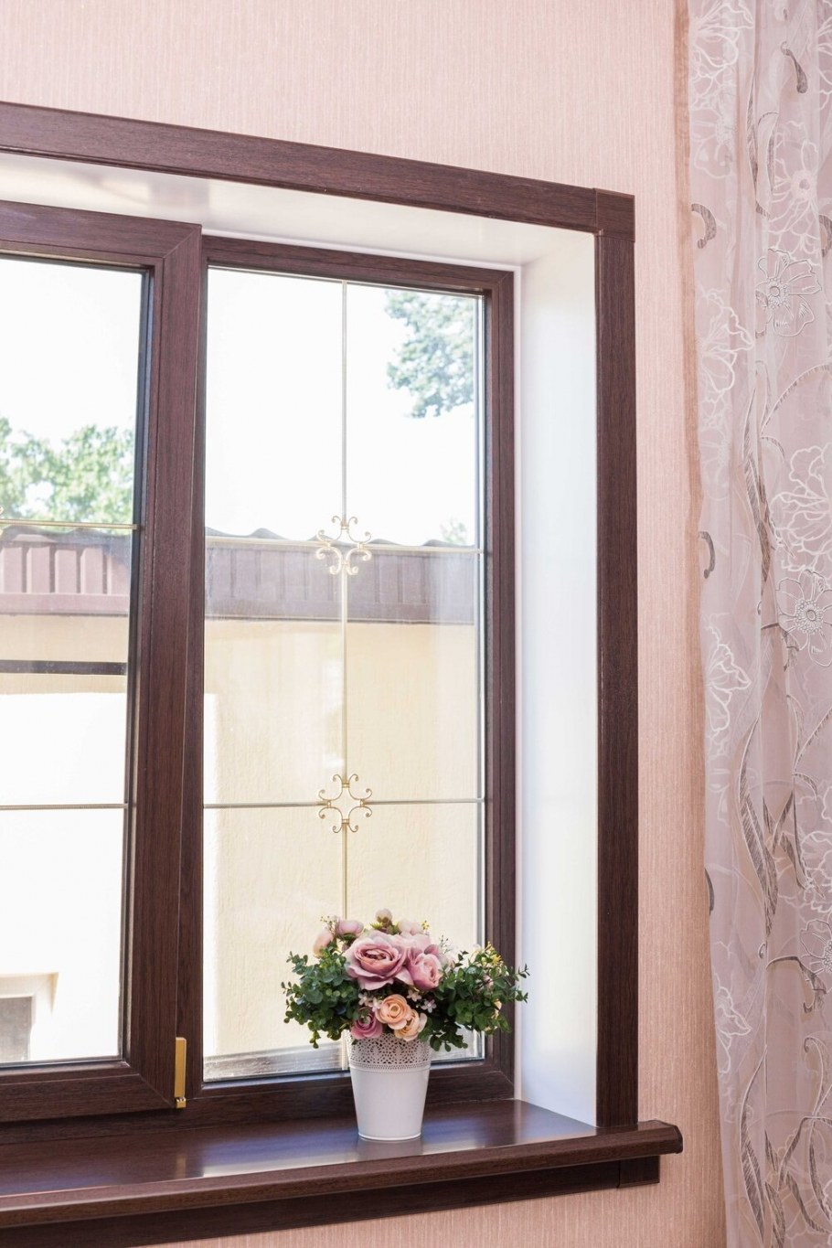 Оконная рама в интерьере