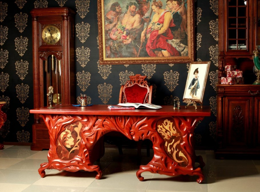 Красивая резная мебель