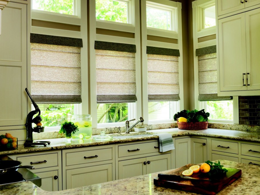 Кухня с большими окнами