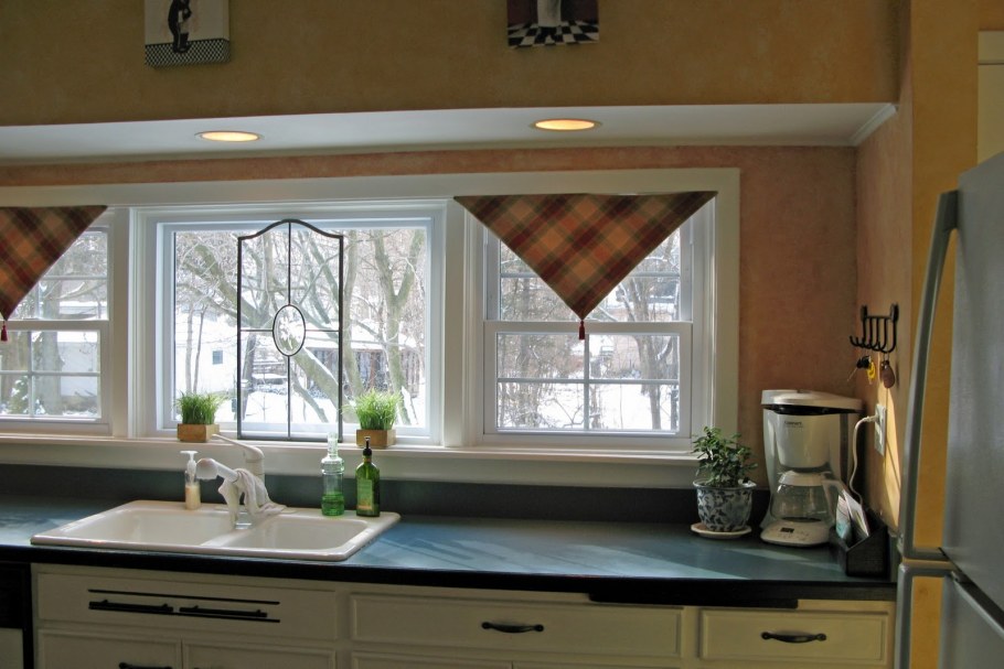 Красивое окно на кухне