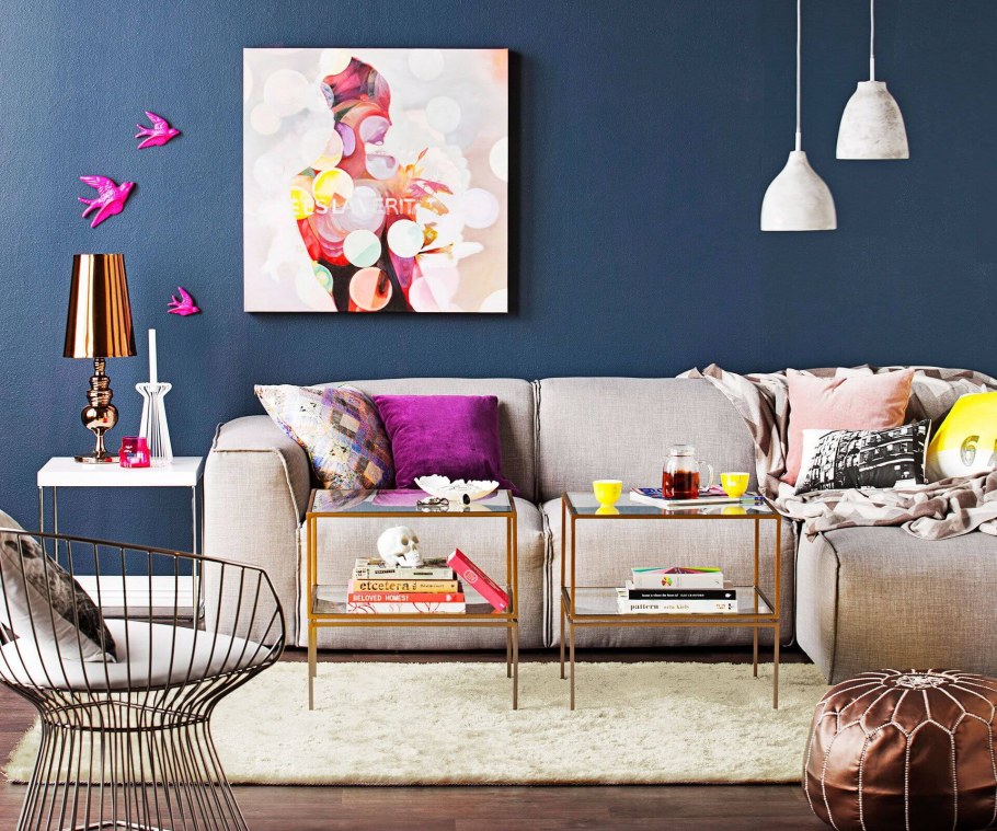 Декорирование стен в прихожей