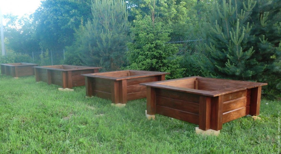 Высокие деревянные грядки