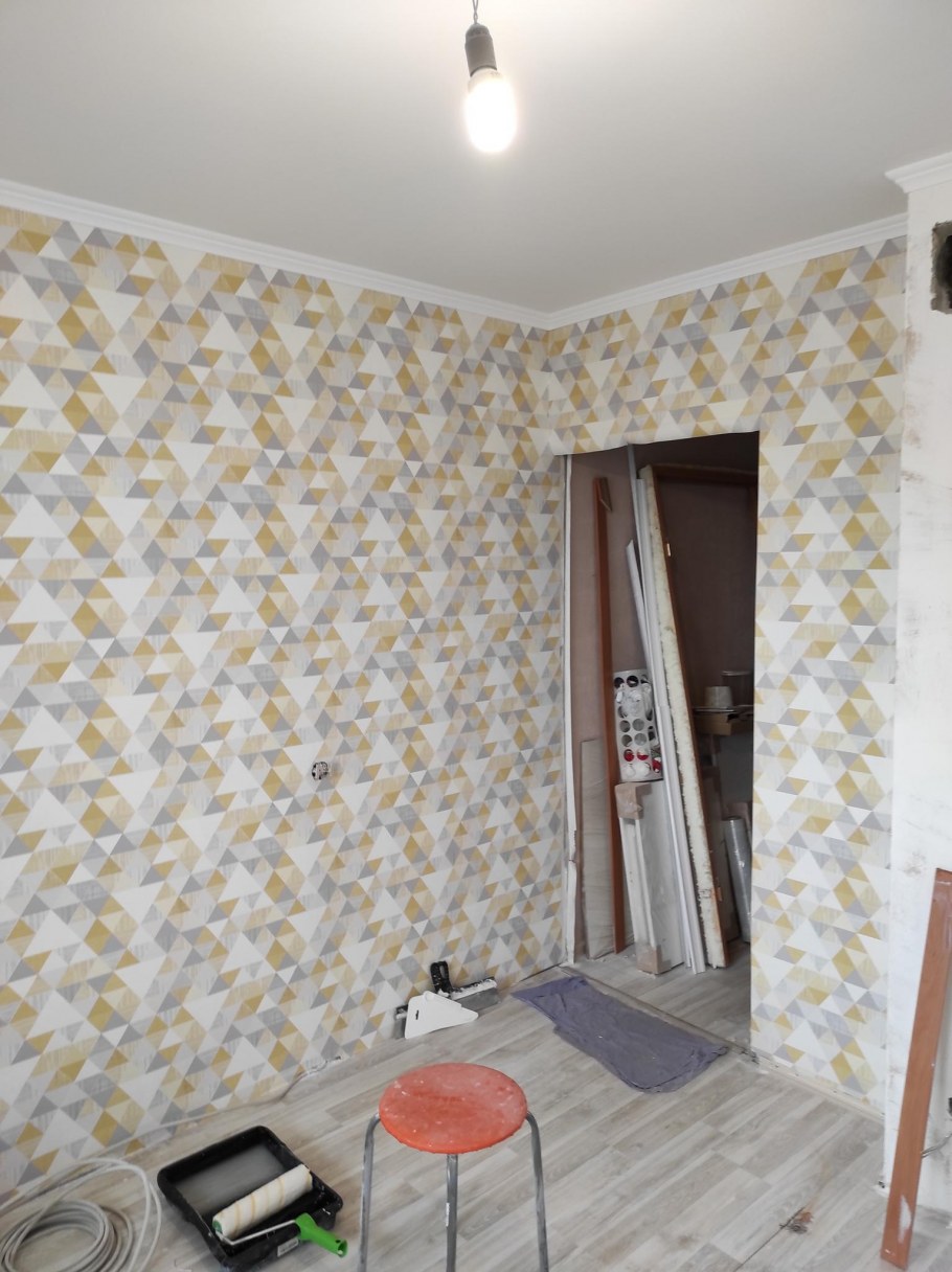 Варианты поклейки обоев в деревенском доме