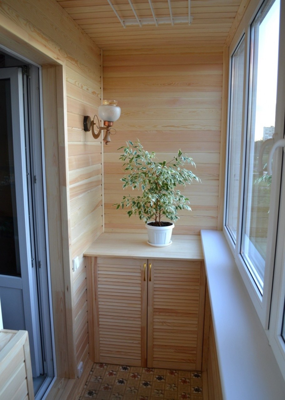 Отделка балкона вагонкой