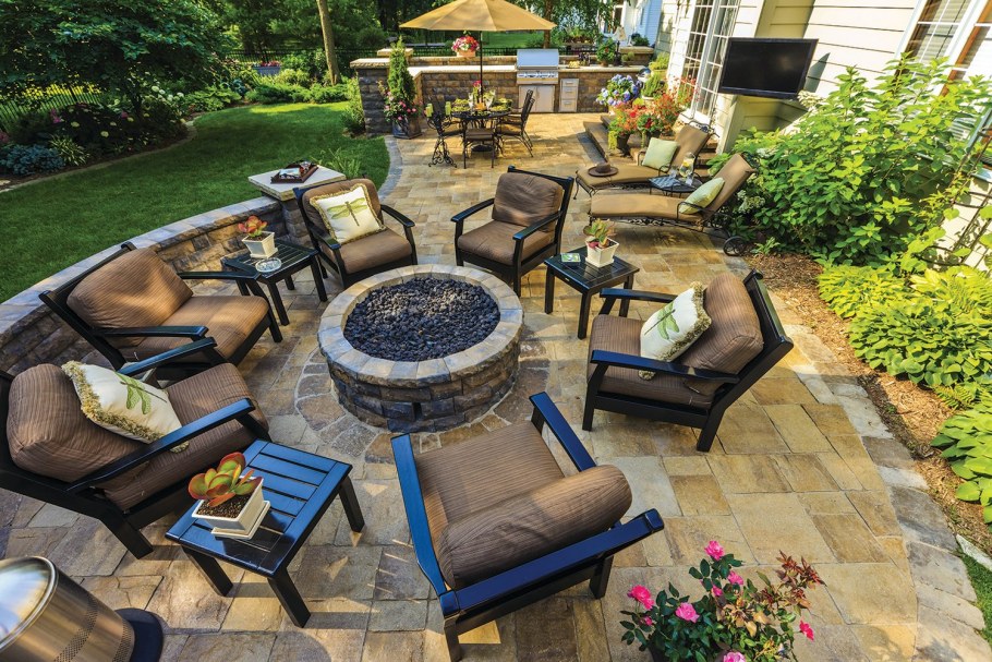 Патио на даче