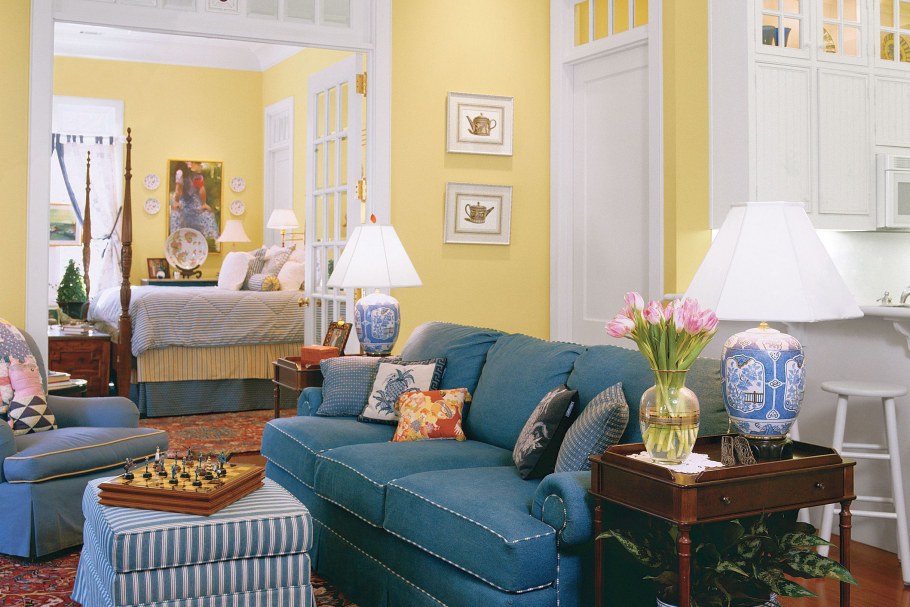 Гостиная в пастельно голубых тонах