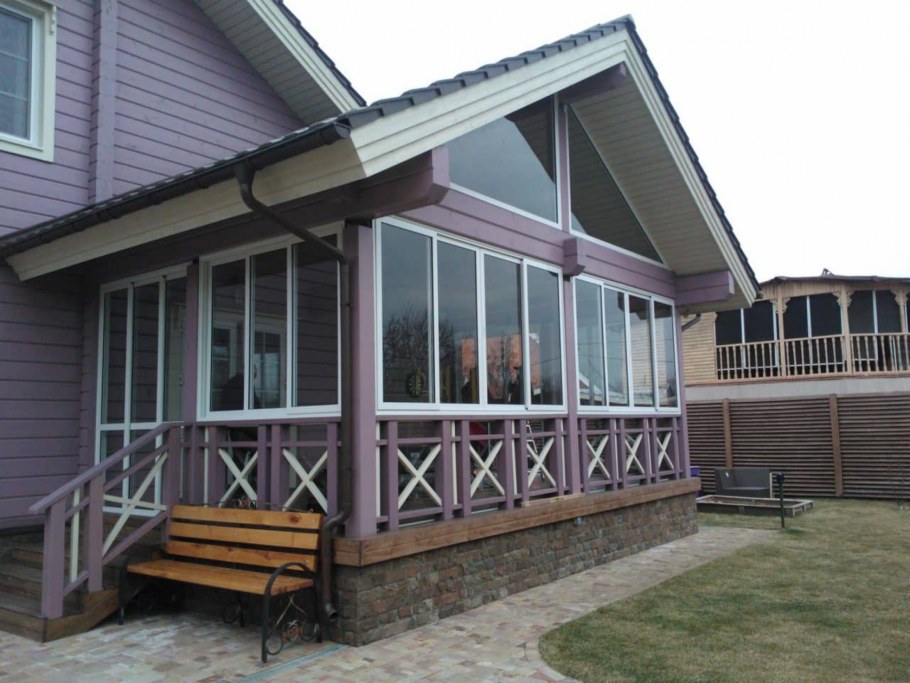 Застекленная деревянная веранда