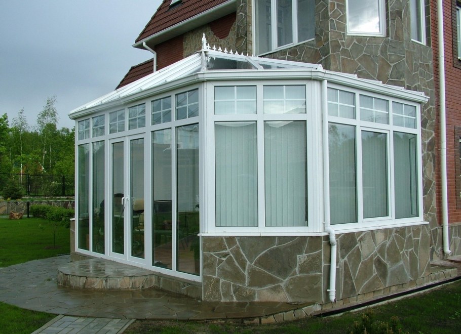 Остекленная пристройка